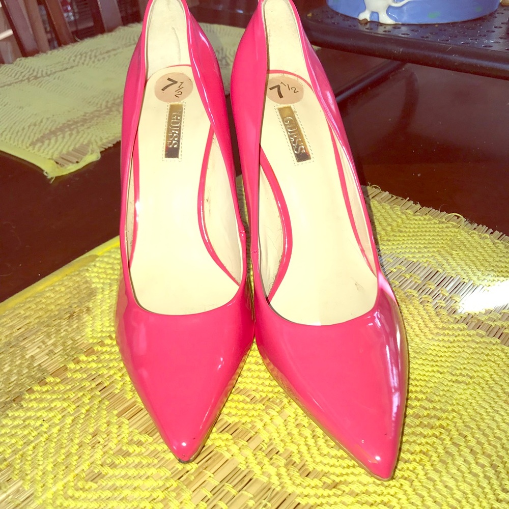 Women 7.5 Hot Pink Guess Stilleto’s.